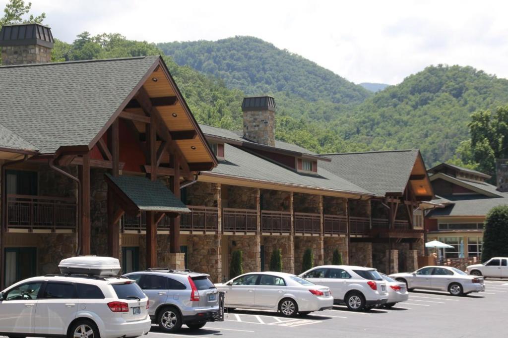 Greystone Lodge On The River Gatlinburg Exterior photo